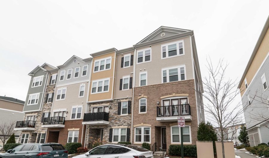 24558 ROSEBAY Ter, Aldie, VA 20105 - 3 Beds, 3 Bath