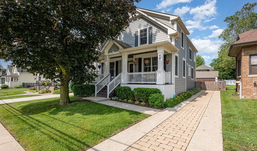 26 S Chestnut Ave, Arlington Heights, IL 60005 - 4 Beds, 5 Bath