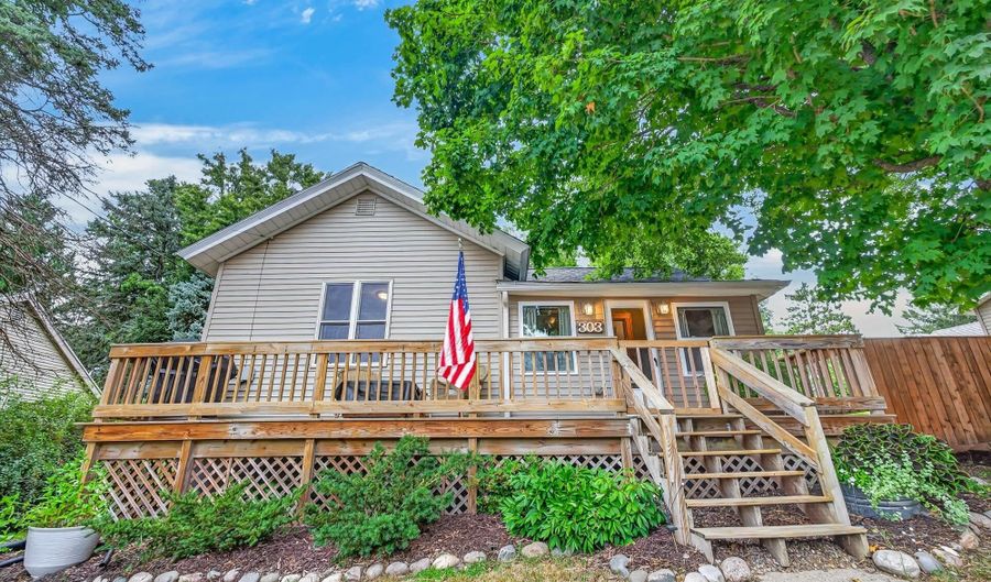 303 E State St, Albany, WI 53502 - 2 Beds, 1 Bath
