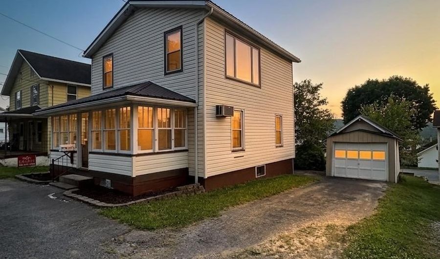 440 Wharton Ave, Altoona, PA 16602 - 1 Beds, 2 Bath