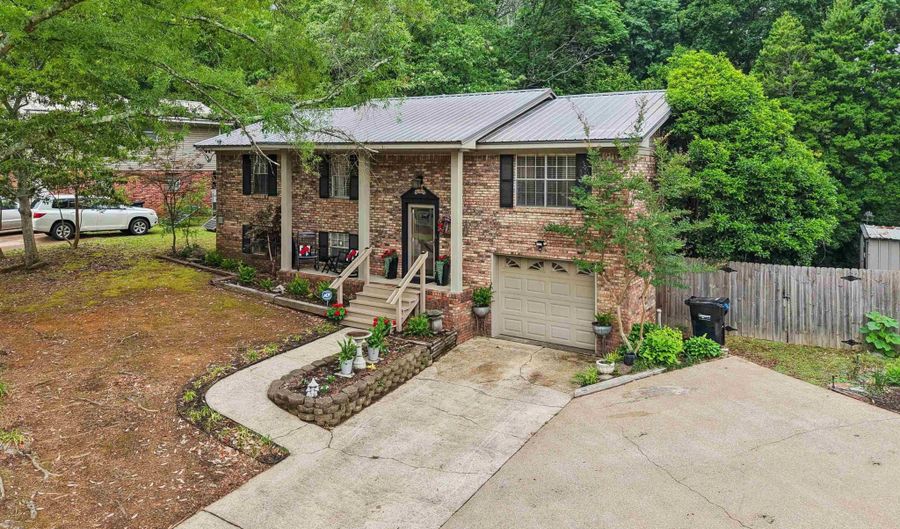 507 HILLCREST Rd, Adamsville, AL 35005 - 4 Beds, 2 Bath