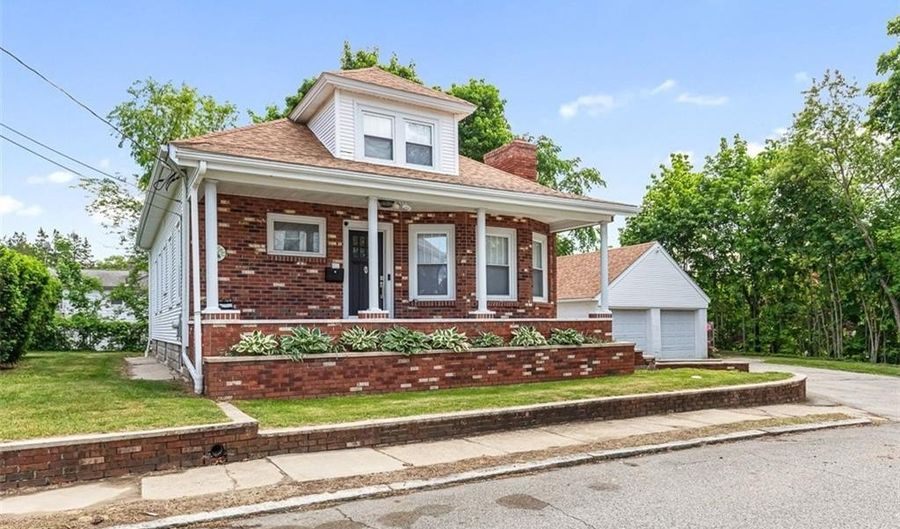 70 Tucker Ave, Cranston, RI 02905 - 3 Beds, 2 Bath
