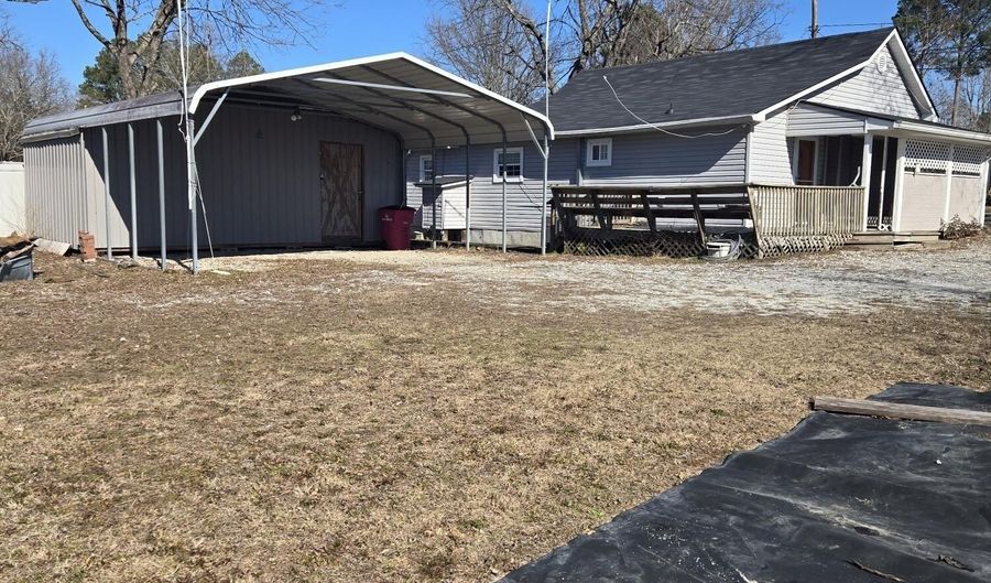 213 LUMBER St, Lincolnton, GA 30817 - 2 Beds, 2 Bath