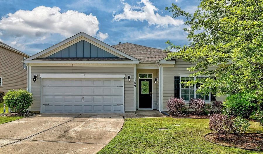 169 Crimson Queen Dr, Blythewood, SC 29016 - 4 Beds, 2 Bath