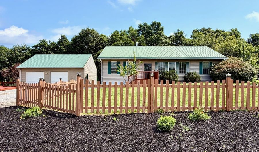 938 McFadden Ridge Rd, Bedford, IN 47421 - 3 Beds, 1 Bath