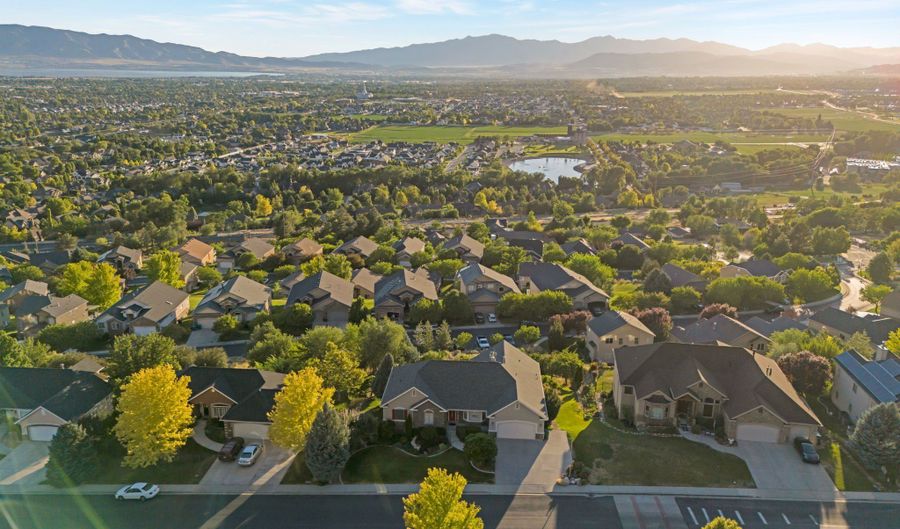 9157 N CANYON Hts, Cedar Hills, UT 84062 - 5 Beds, 3 Bath