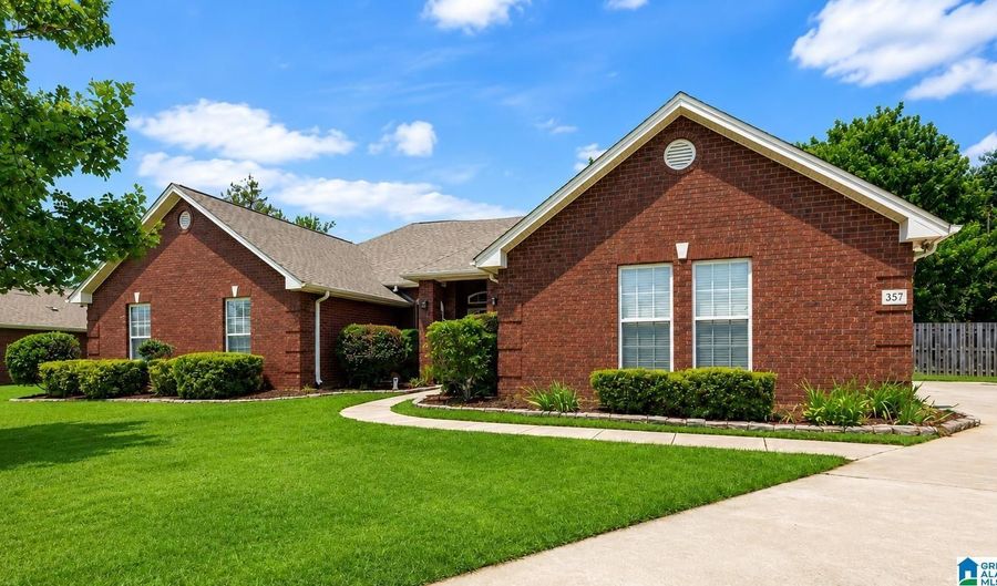 357 TANGLEWOOD Cir, Alabaster, AL 35007 - 4 Beds, 3 Bath