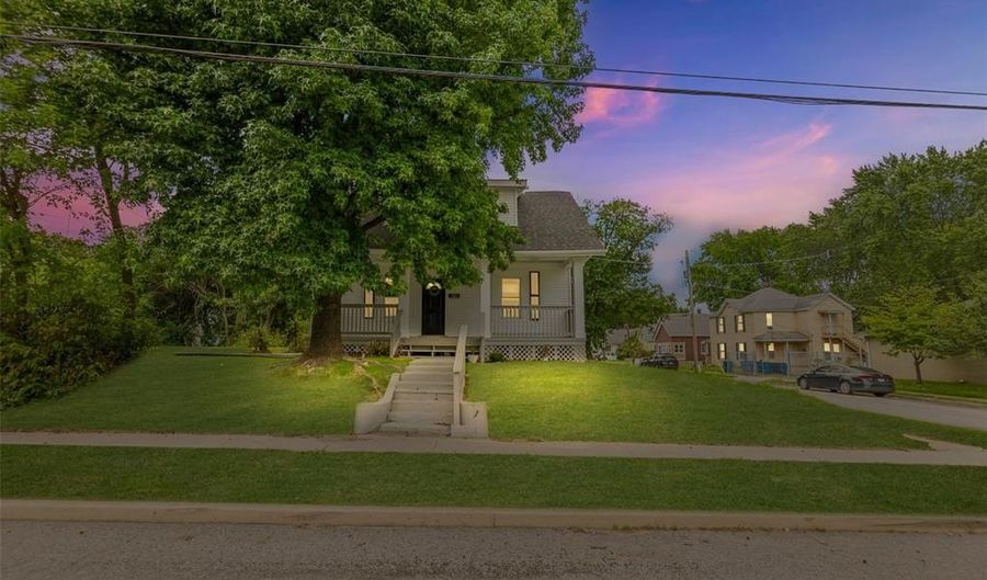 1801 Main St, Alton, IL 62002 - 3 Beds, 2 Bath