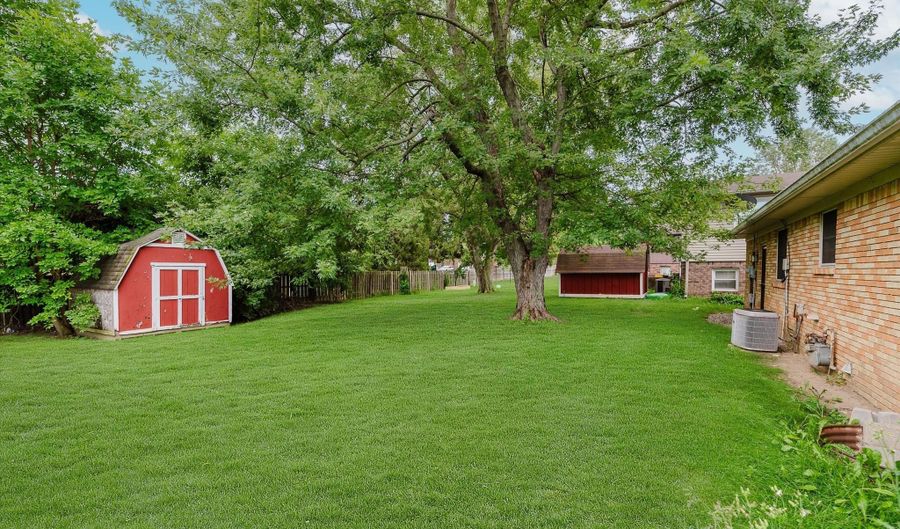 5 Whitewood Ct, Beech Grove, IN 46107 - 3 Beds, 2 Bath