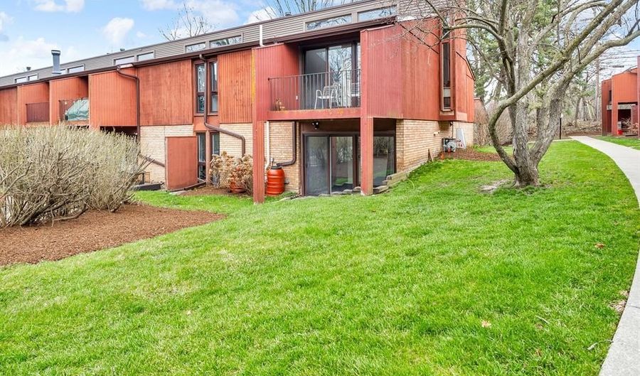 2401 Packard 31D, Ann Arbor, MI 48104 - 2 Beds, 1 Bath