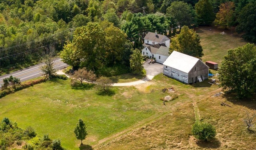 366 Old Concord Tpke, Barrington, NH 03825 - 3 Beds, 2 Bath