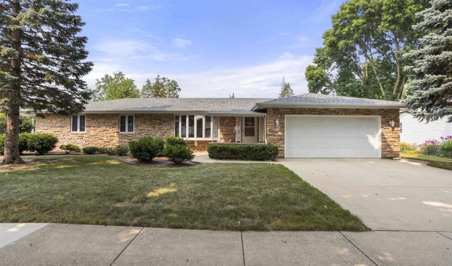 2601 S GREENVIEW St, Appleton, WI 54915 - 3 Beds, 2 Bath
