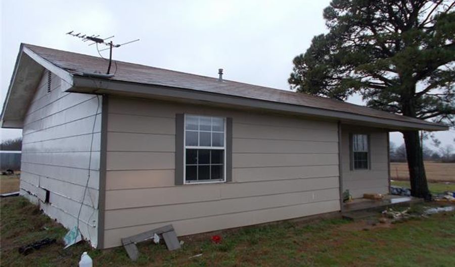 7642 E Nightingale Rd, Atoka, OK 74525 - 2 Beds, 1 Bath