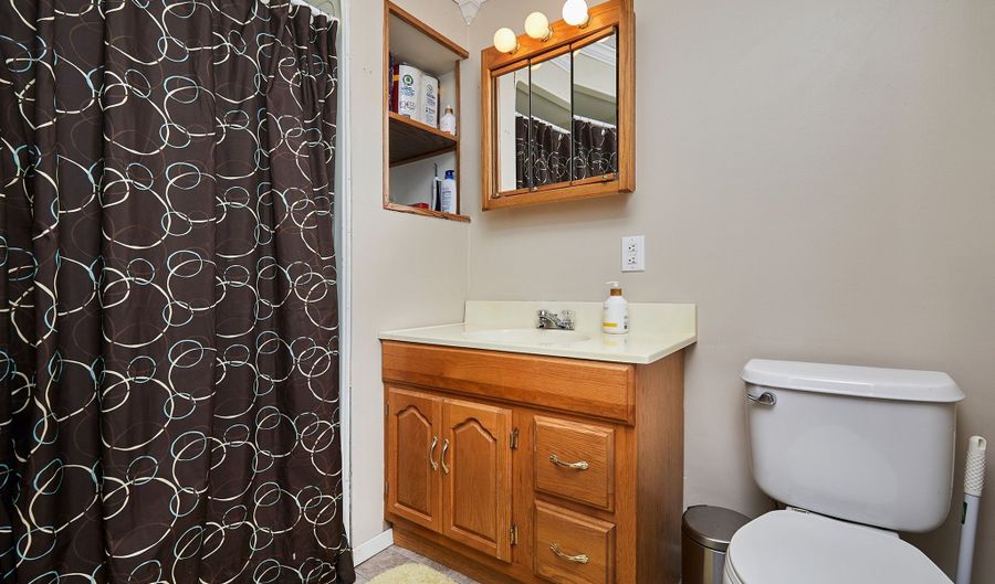 1431 44th St, Des Moines, IA 50311 - 4 Beds, 2 Bath
