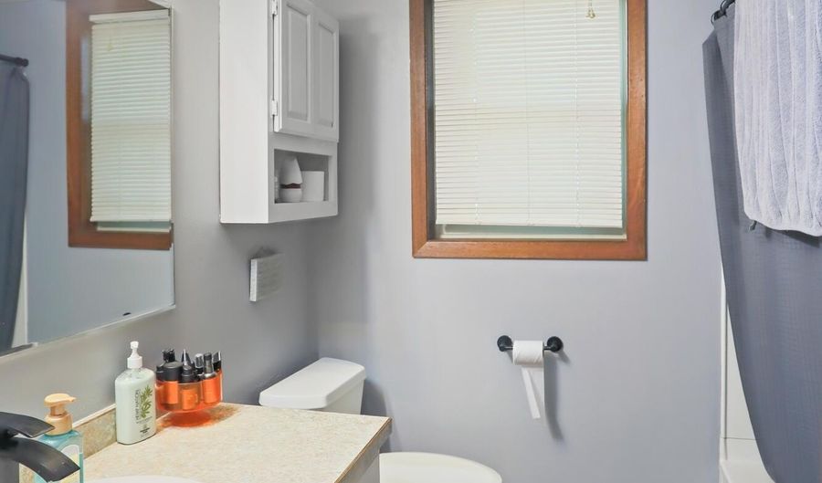 11 Linda Ln, Aberdeen, SD 57401 - 4 Beds, 2 Bath