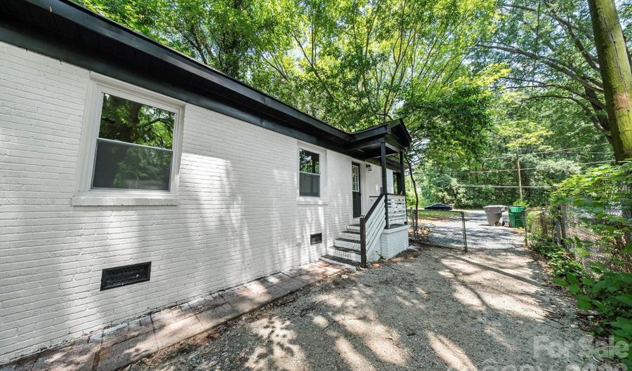 2500 Markham Ct, Charlotte, NC 28205 - 3 Beds, 1 Bath