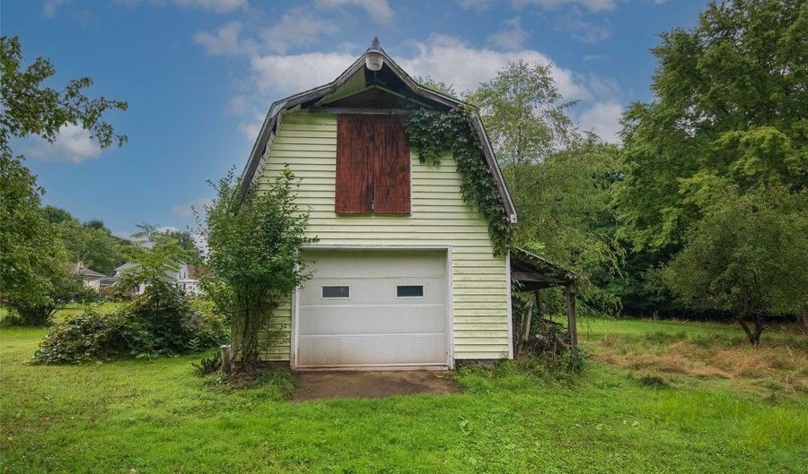 60 PARK Ave, Albion, PA 16401 - 2 Beds, 2 Bath
