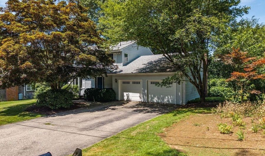 31 Edgewater Rd, Narragansett, RI 02882 - 3 Beds, 3 Bath