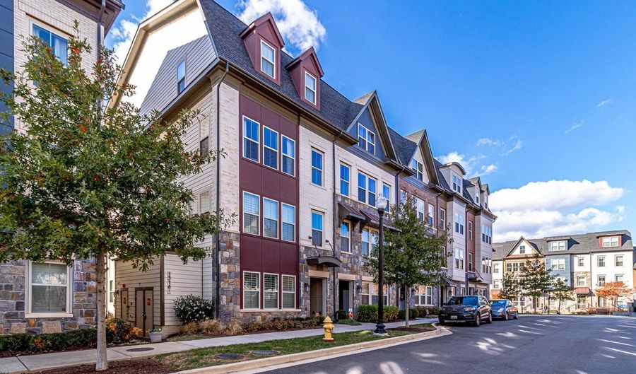 1318 S QUINN St, Arlington, VA 22204 - 3 Beds, 3 Bath