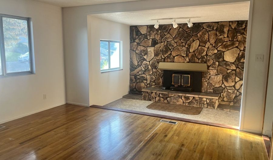 914 Country Club Dr, Elko, NV 89801 - 4 Beds, 3 Bath