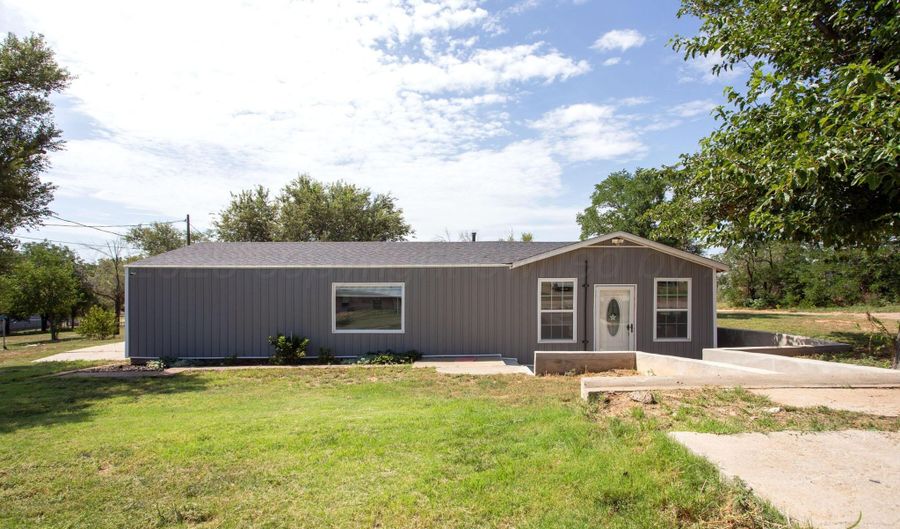 224 E WILLOW CREEK Dr, Amarillo, TX 79108 - 3 Beds, 2 Bath