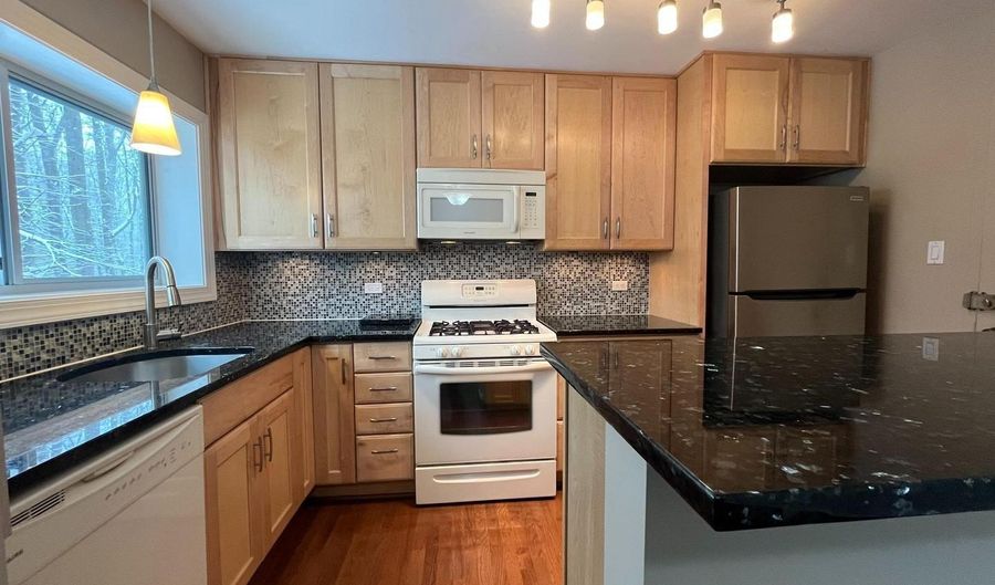 10619 WEYMOUTH St 102, Bethesda, MD 20814 - 2 Beds, 1 Bath