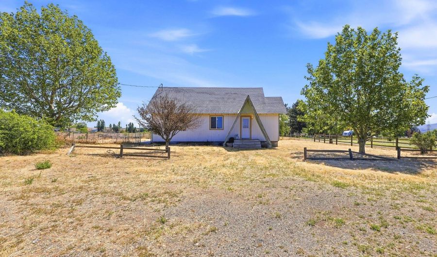 56005 N Thomas Rd, Benton City, WA 99320 - 4 Beds, 2 Bath