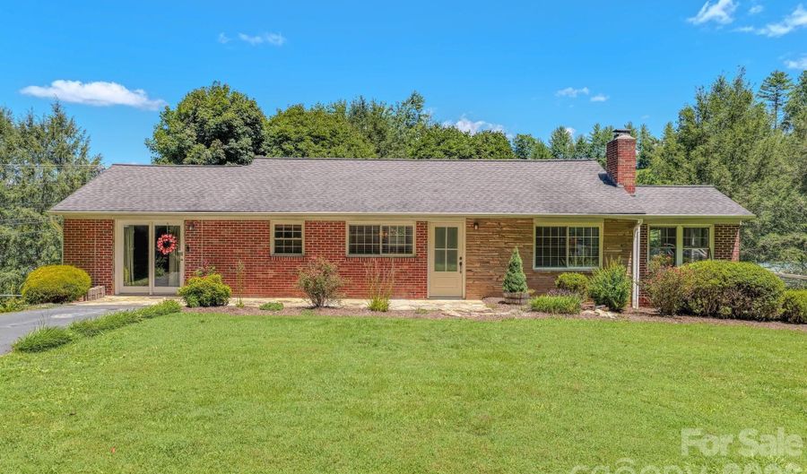 2150 Nc 80 Hwy, Bakersville, NC 28705 - 2 Beds, 2 Bath