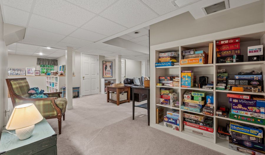 82 Beverly Dr, Avon, CT 06001 - 4 Beds, 3 Bath