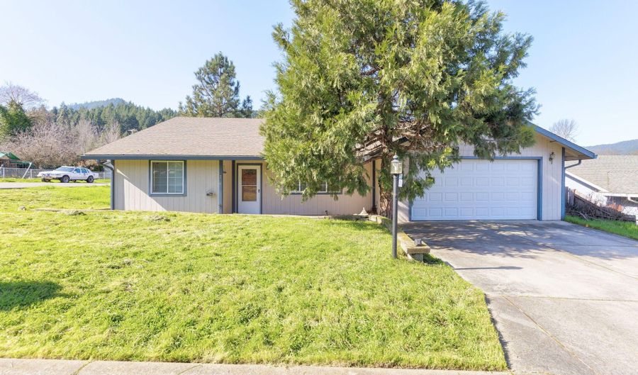 314 Outback Ln, Glendale, OR 97442 - 3 Beds, 2 Bath