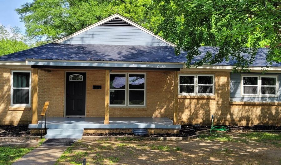 410 N Second St, Augusta, AR 72006 - 3 Beds, 2 Bath