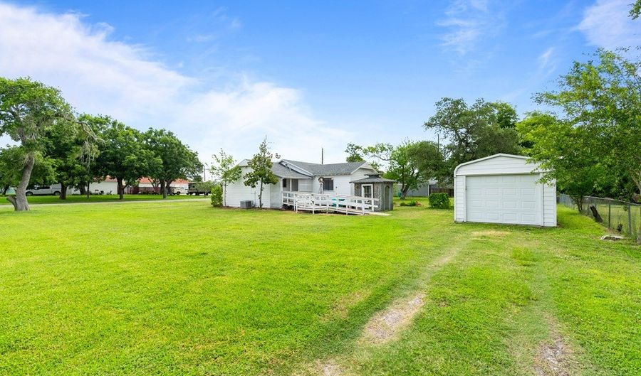 437 W Goodnight, Aransas Pass, TX 78336 - 3 Beds, 1 Bath