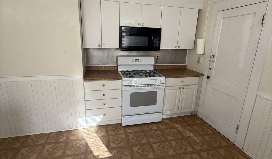 78-80 Harral Ave, Bridgeport, CT 06606 - 3 Beds, 1 Bath