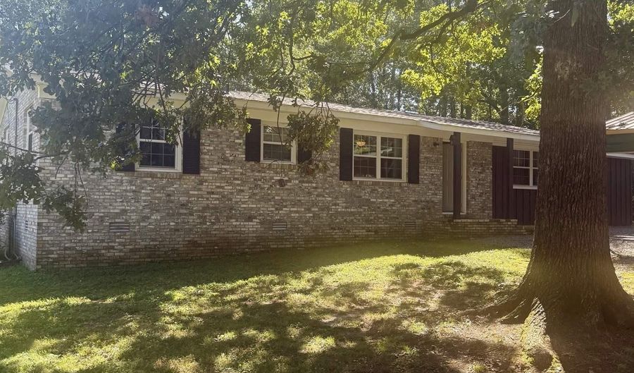 2806 Hurricane Lake Rd, Benton, AR 72019 - 3 Beds, 2 Bath
