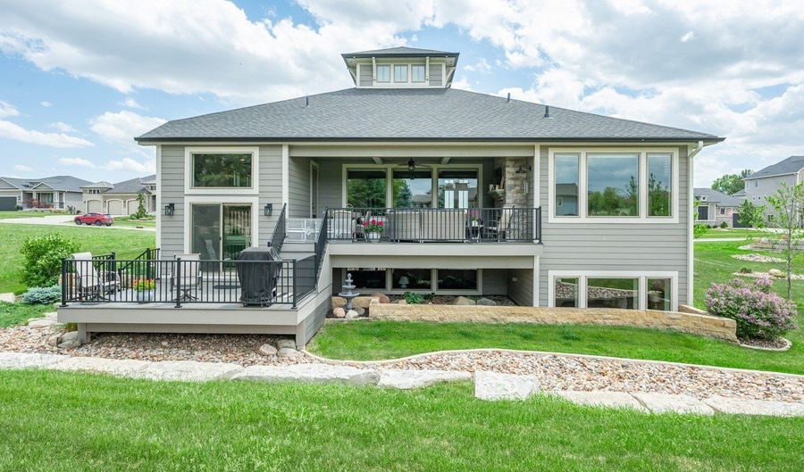 2315 14th St SW, Altoona, IA 50009 - 3 Beds, 3 Bath