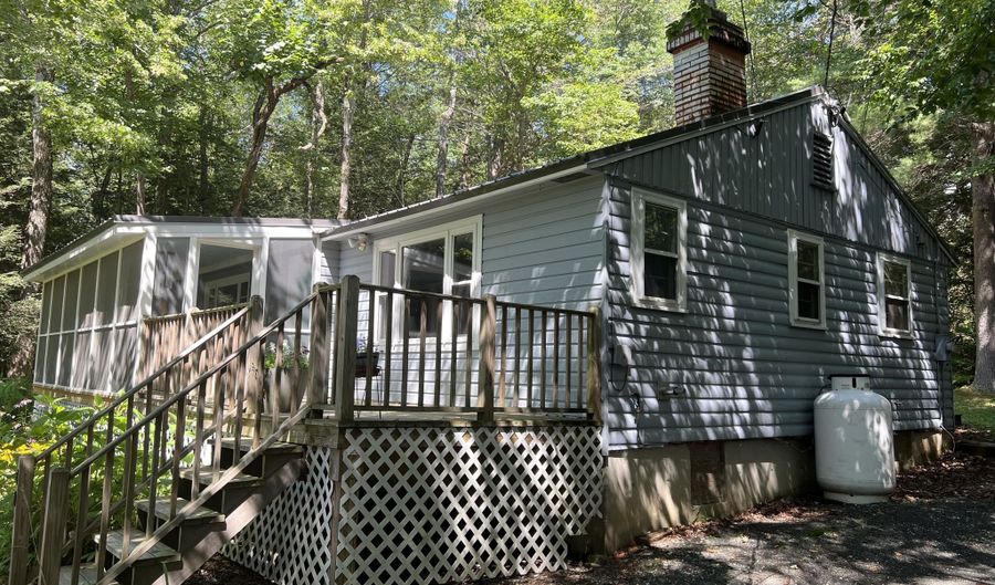 40 N Lake Way, Becket, MA 01223 - 2 Beds, 1 Bath
