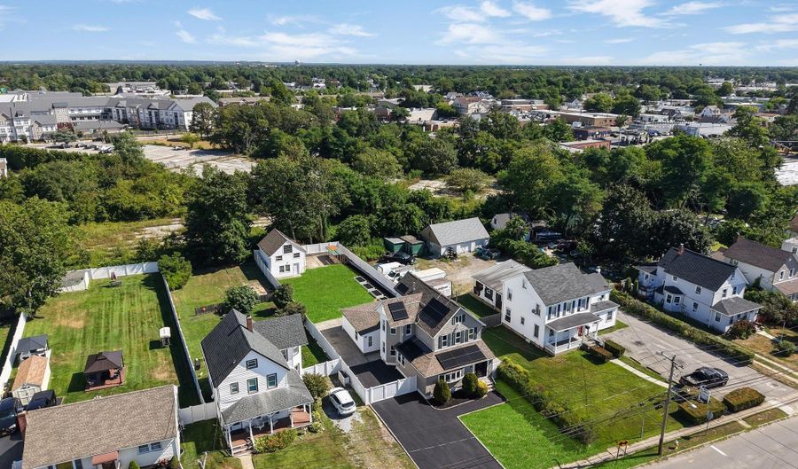 51 Sterling Pl, Amityville, NY 11701 - 4 Beds, 3 Bath