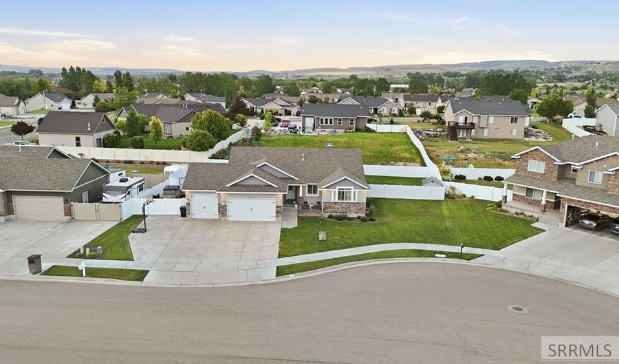 5523 Lakefield Cir, Ammon, ID 83406 - 5 Beds, 3 Bath