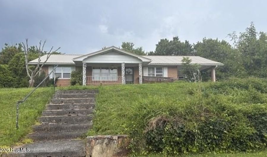 17 Moore St, Andrews, NC 28901 - 3 Beds, 2 Bath