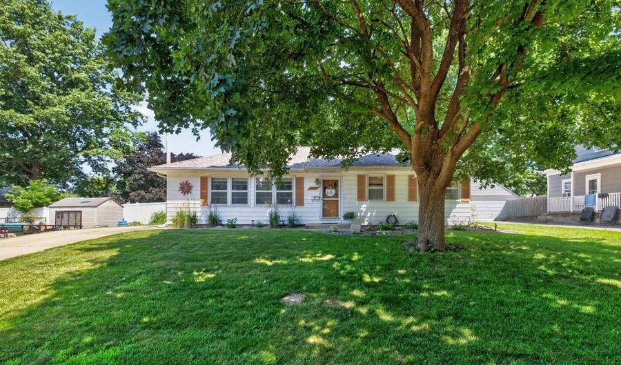1912 2nd Ave SW, Austin, MN 55912 - 3 Beds, 2 Bath