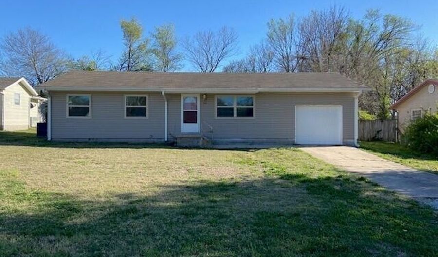 508 E 2nd St, Carl Junction, MO 64834 - 3 Beds, 2 Bath