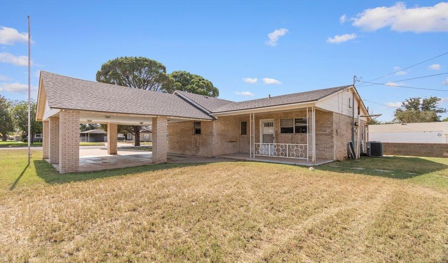 200 NE 5th St, Andrews, TX 79714 - 3 Beds, 2 Bath