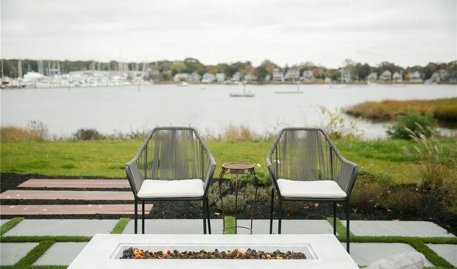 126 Riverside Dr 1, East Providence, RI 02915 - 2 Beds, 1 Bath