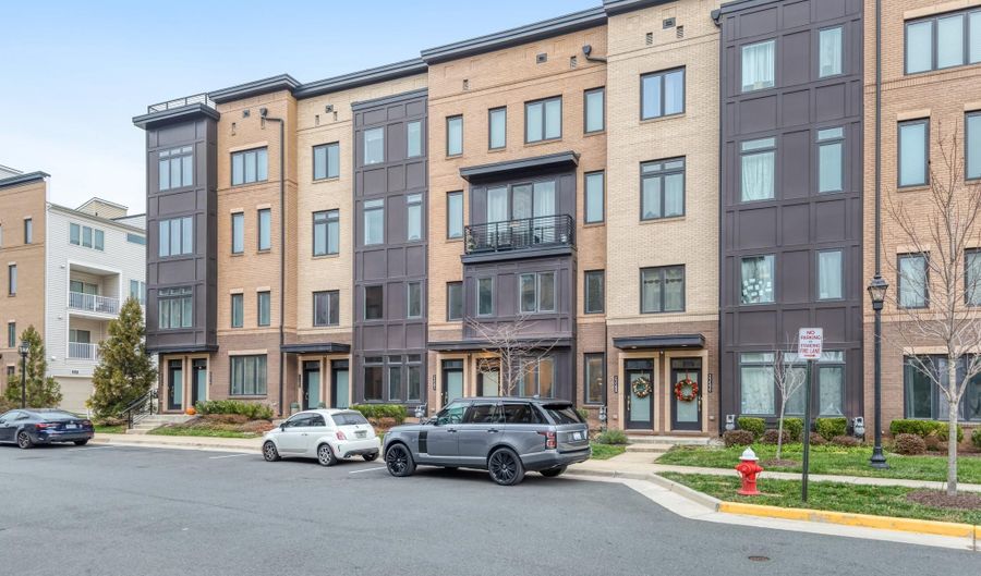 23586 WATERFORD DOWNS Ter, Ashburn, VA 20148 - 3 Beds, 3 Bath