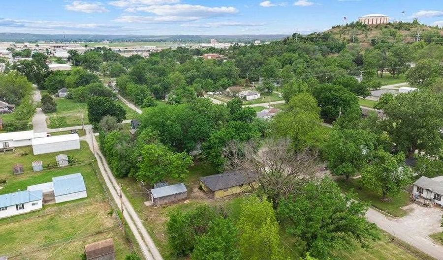 320 N Margarite Ave, Bartlesville, OK 74003 - 3 Beds, 1 Bath