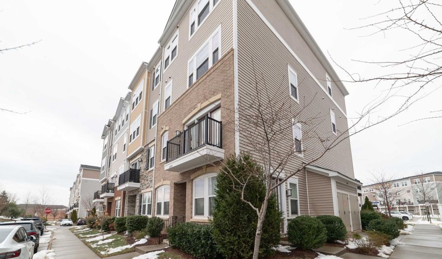 24558 ROSEBAY Ter, Aldie, VA 20105 - 3 Beds, 3 Bath