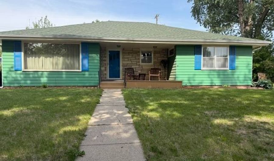 1415 14th St, Aurora, NE 68818 - 2 Beds, 2 Bath