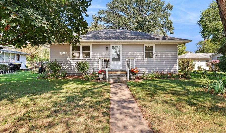 712 Rapids St, Adel, IA 50003 - 2 Beds, 2 Bath