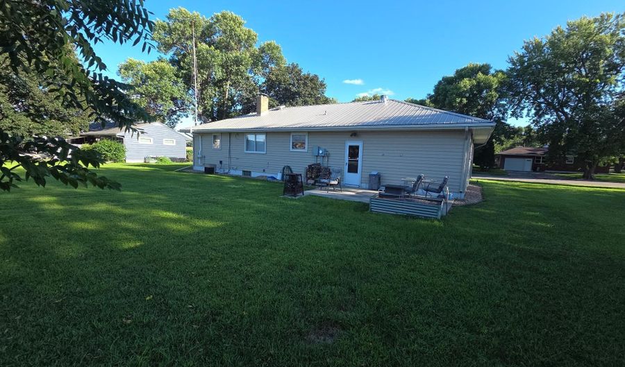 537 E Ronning Ave, Appleton, MN 56208 - 2 Beds, 2 Bath