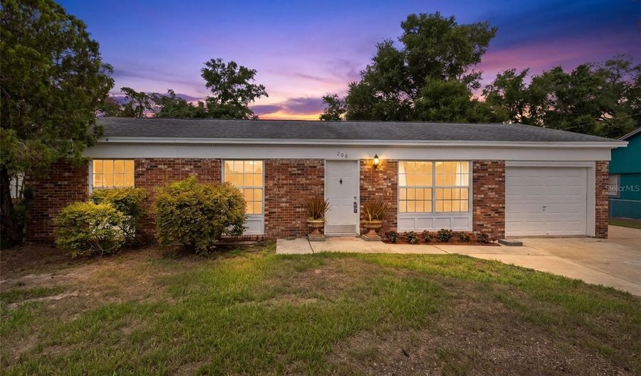 208 AVALONE Dr, Apopka, FL 32703 - 3 Beds, 2 Bath